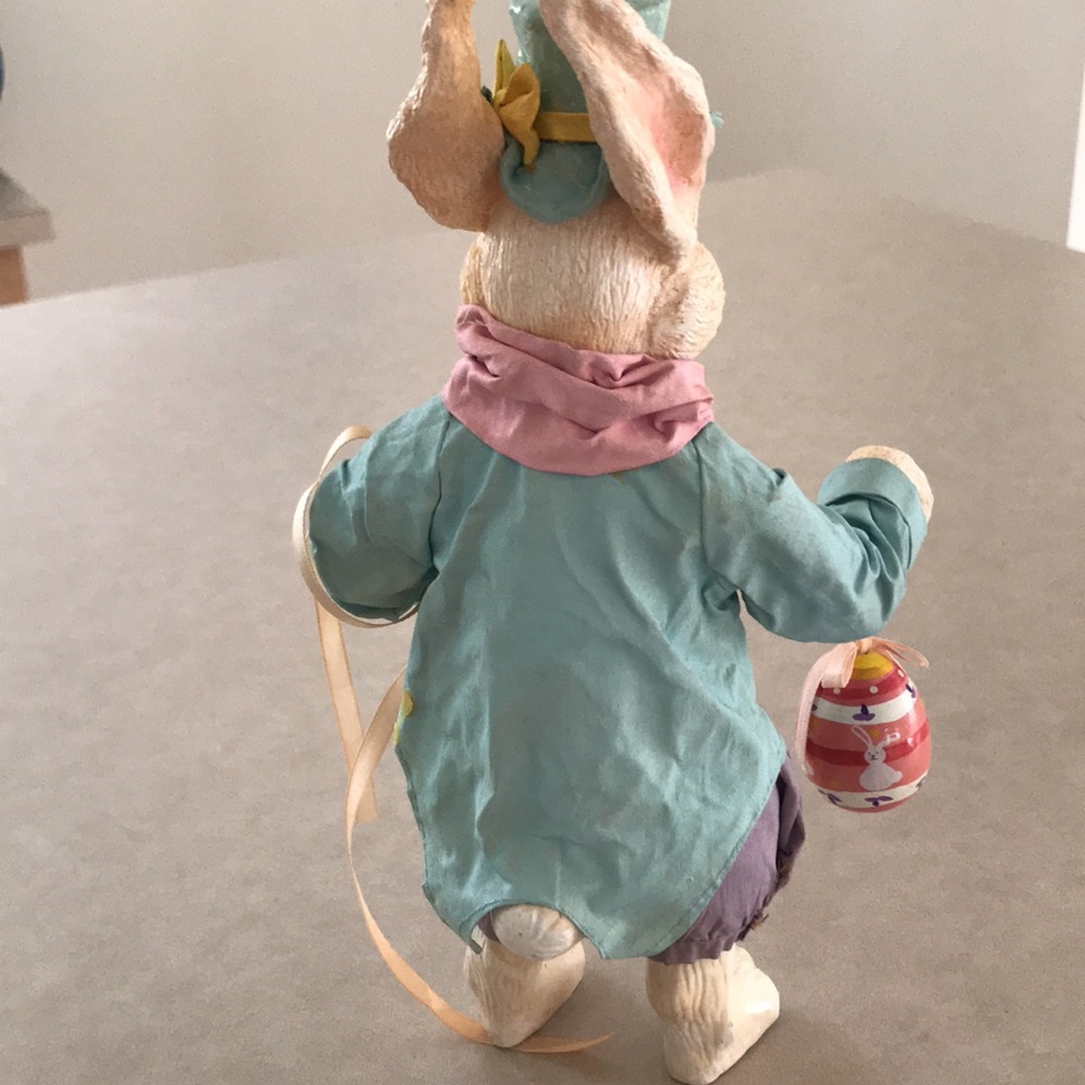 Adorable Easter bunny figurine - Picture 5 of 5